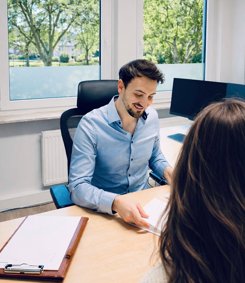 Pascal Heires, unabhängiger Rentenberater, Dienstleistungen -Beratungssituation im Büro